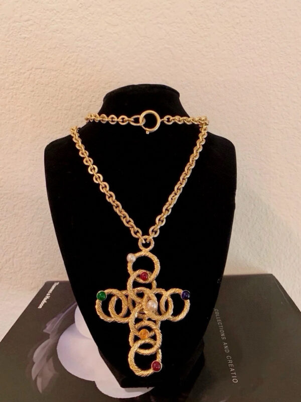#300 Fashionable and high-end retro Necklace