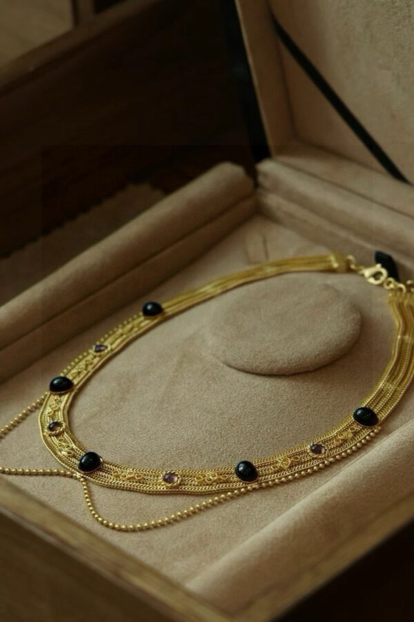 #98 This is a versatile and fashionable necklace with a unique designer style. It's a lace retro court-style necklace - Image 3