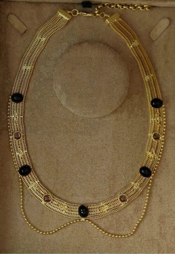 #98 This is a versatile and fashionable necklace with a unique designer style. It's a lace retro court-style necklace - Image 4