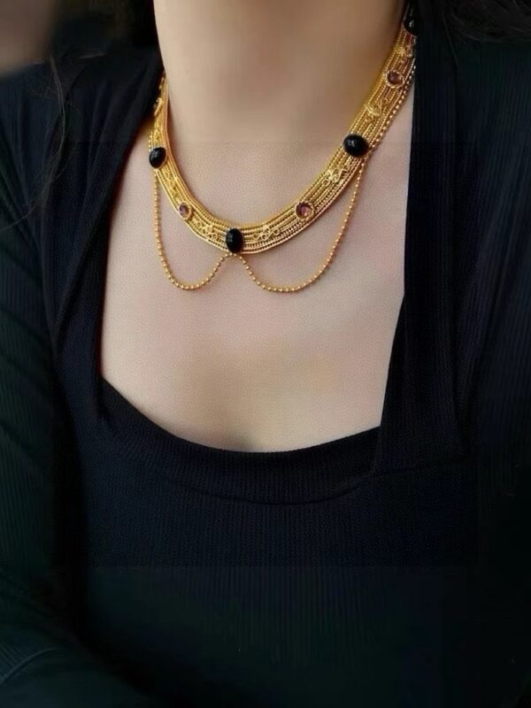 #98 This is a versatile and fashionable necklace with a unique designer style. It's a lace retro court-style necklace