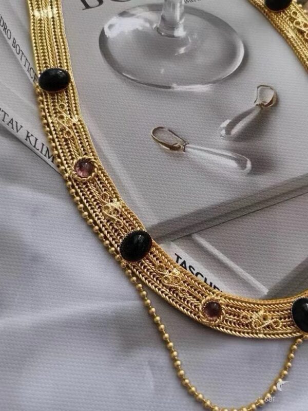 #98 This is a versatile and fashionable necklace with a unique designer style. It's a lace retro court-style necklace - Image 7