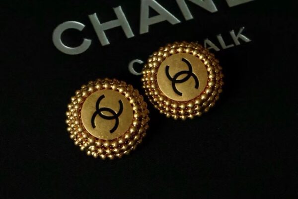 #95 Fashionable and high-end, versatile earrings, personalized designer earrings, ear clips, retro court-style ear clips and earrings
