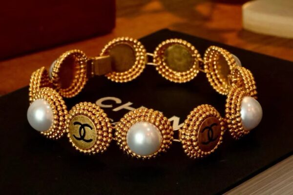 #95 Fashionable and high-end, versatile earrings, personalized designer earrings, ear clips, retro court-style ear clips and earrings - Image 4