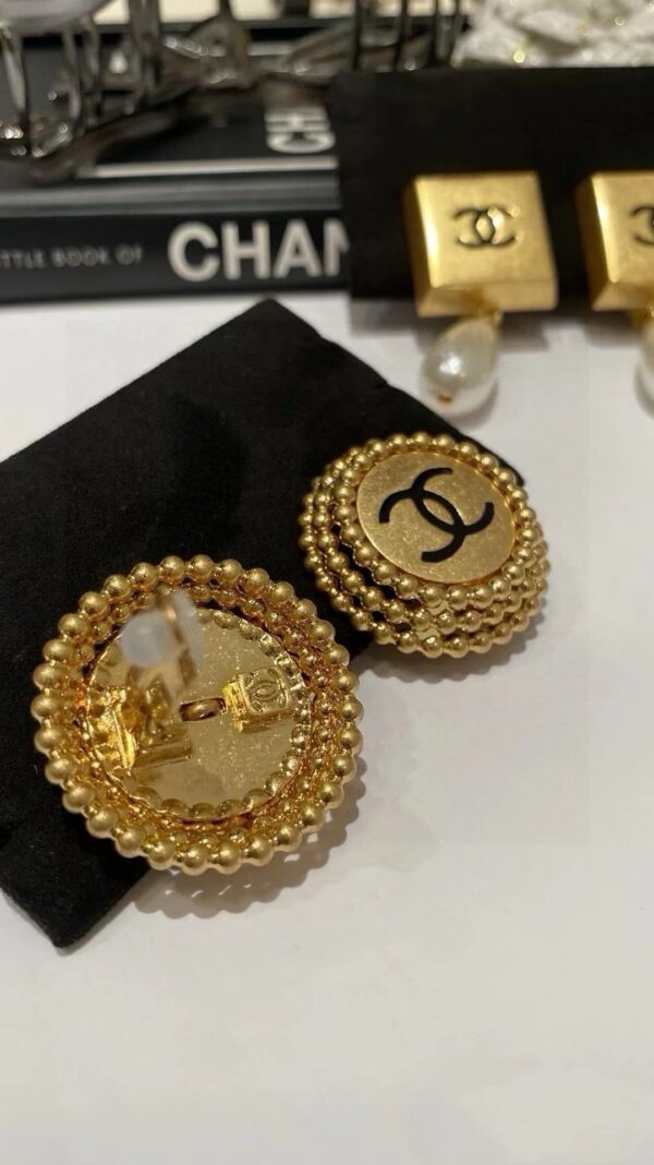 #95 Fashionable and high-end, versatile earrings, personalized designer earrings, ear clips, retro court-style ear clips and earrings - Image 8