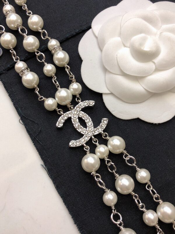 #137 A fashionable, simple and high-end pearl necklace with a long floral design and a retro style - Image 6