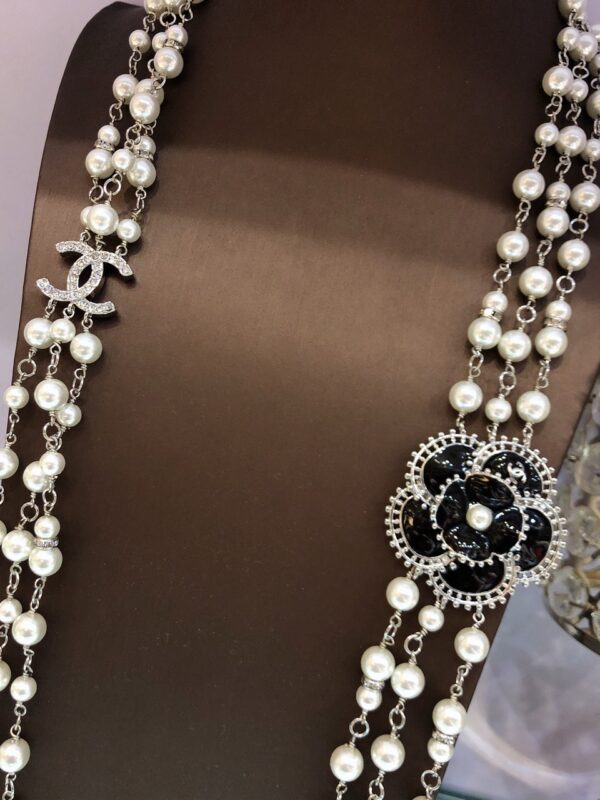 #137 A fashionable, simple and high-end pearl necklace with a long floral design and a retro style - Image 10