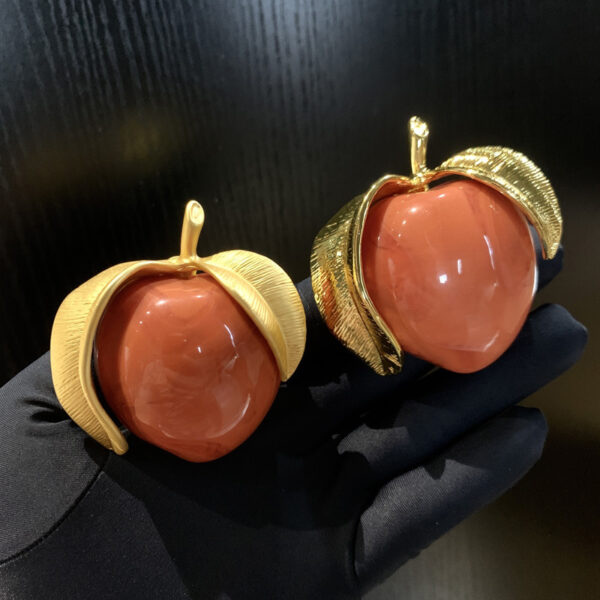 #5151 Vintage fashion high-grade metallic Kiwi Peach brooch Niche European and American exaggerated corsage delicate luxury accessory pin - Image 2