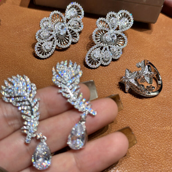 #79 New feather and diamond drop pendant earrings with long tassels S925 and silver needle dynamic tassels, featuring a retro and exaggerated European and American court style - Image 2