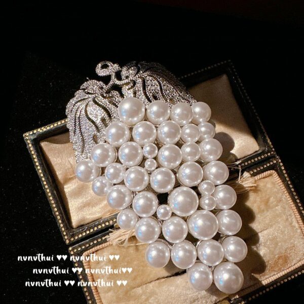 Vintage grape Pearl Brooch Fashion high-grade grape brooch Zircon artificial shell bead brooch - Image 3