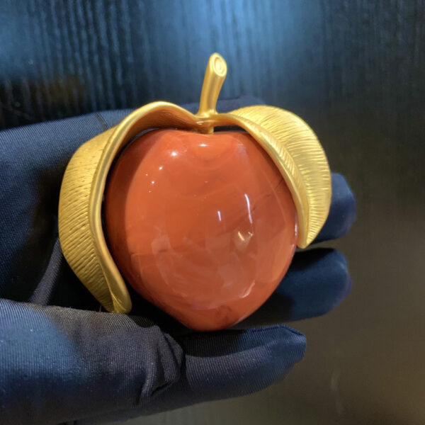 #5151 Vintage fashion high-grade metallic Kiwi Peach brooch Niche European and American exaggerated corsage delicate luxury accessory pin - Image 3