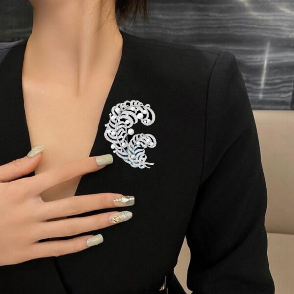#6216 Vintage fashion high-grade natural fresh water pearl double feather brooch small European and American exaggerated corsage exquisite luxury accessory pin - Image 3