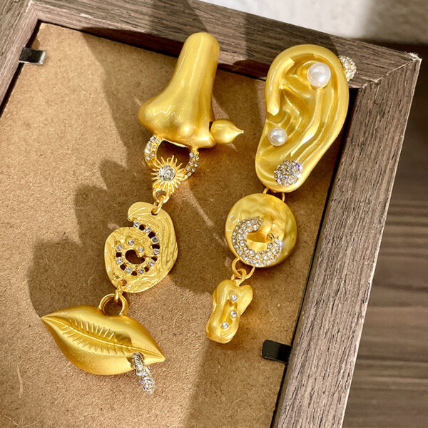 #2232 Vintage fashion high-grade French high-grade gold nose mouth ear expression earrings niche European and American exaggerated earrings - Image 3