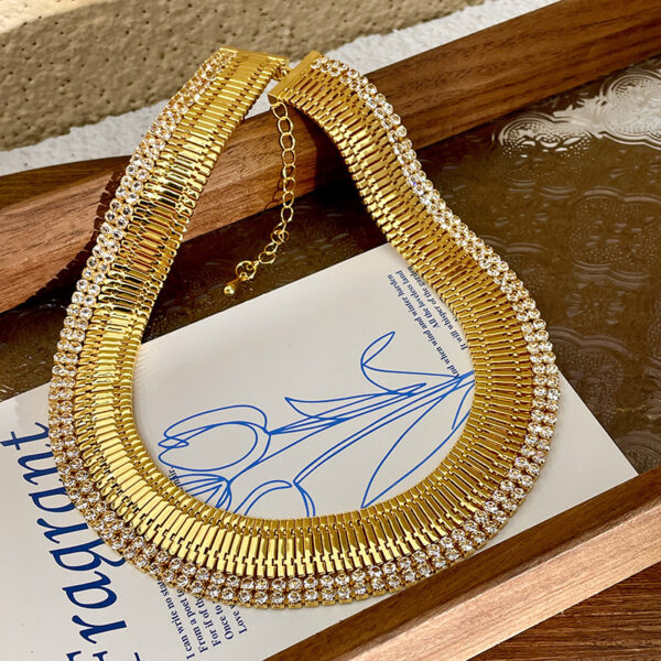 #2626 Vintage fashion high-grade sense French gold strap zircon choker niche European and American exaggerated choker - Image 3