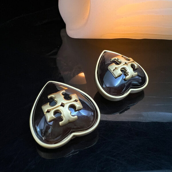 #71 European and American creative design earring earrings without ear piercings, a niche copper-plated real gold style, versatile, light luxury design, heart-shaped retro earring earrings - Image 3
