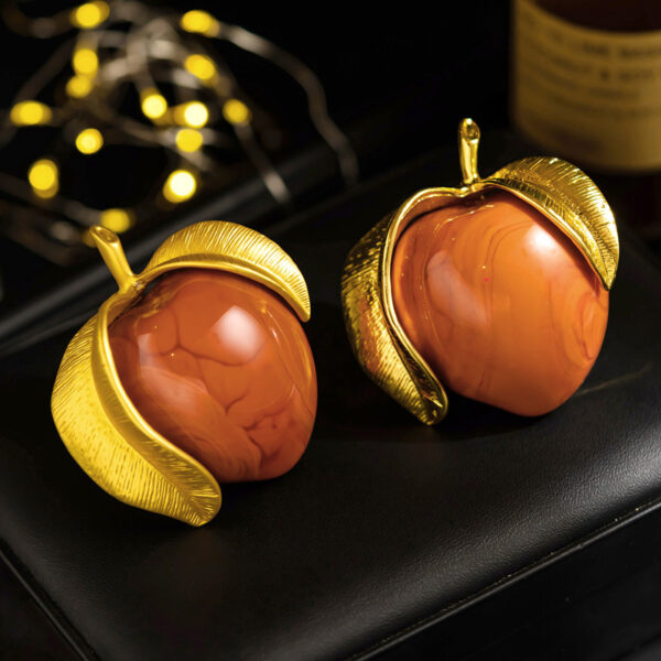 #5151 Vintage fashion high-grade metallic Kiwi Peach brooch Niche European and American exaggerated corsage delicate luxury accessory pin - Image 4