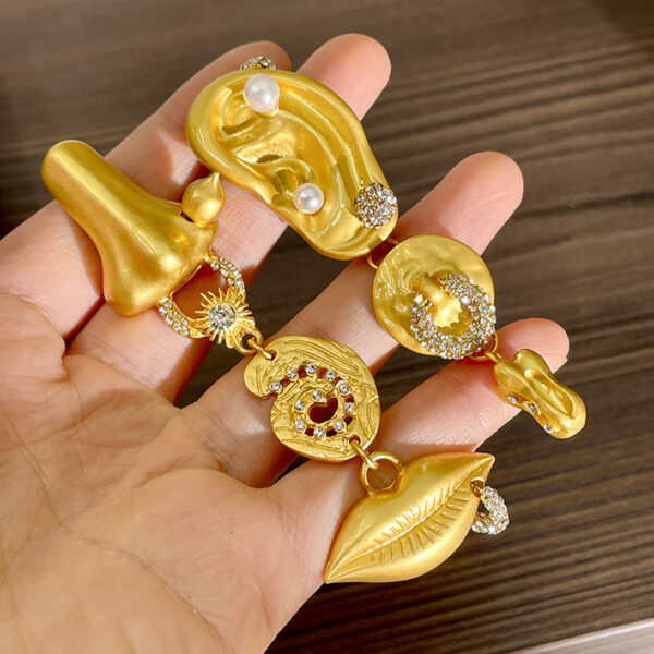 #2232 Vintage fashion high-grade French high-grade gold nose mouth ear expression earrings niche European and American exaggerated earrings - Image 4