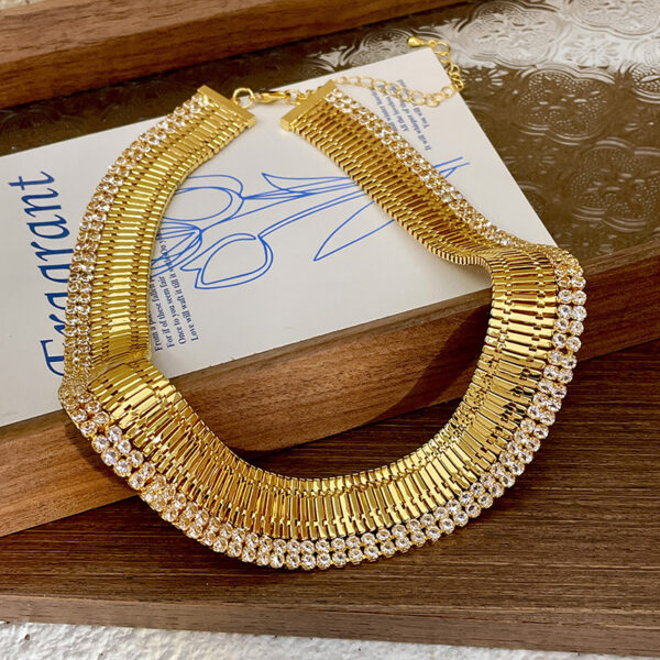 #2626 Vintage fashion high-grade sense French gold strap zircon choker niche European and American exaggerated choker