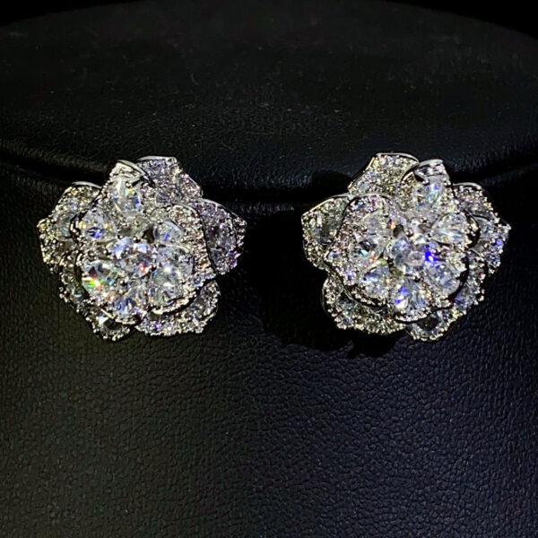 #82 Super sparkling zircon flower earrings, fashionable stud earrings, niche design, high-end feel, light luxury, silver needle earrings, elegant and versatile, designer earrings - Image 4