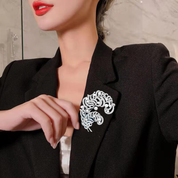 #6216 Vintage fashion high-grade natural fresh water pearl double feather brooch small European and American exaggerated corsage exquisite luxury accessory pin - Image 5