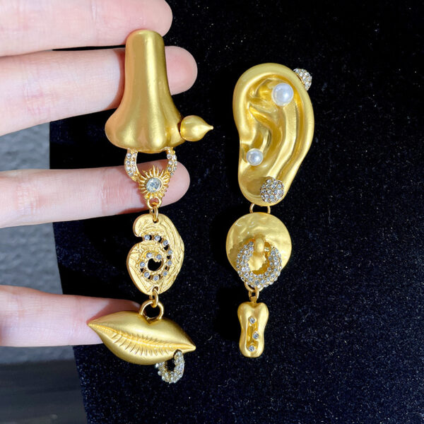 #2232 Vintage fashion high-grade French high-grade gold nose mouth ear expression earrings niche European and American exaggerated earrings - Image 5