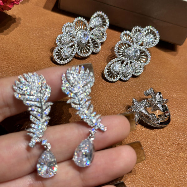 #79 New feather and diamond drop pendant earrings with long tassels S925 and silver needle dynamic tassels, featuring a retro and exaggerated European and American court style - Image 5
