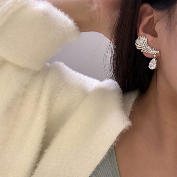#79 New feather and diamond drop pendant earrings with long tassels S925 and silver needle dynamic tassels, featuring a retro and exaggerated European and American court style - Image 6