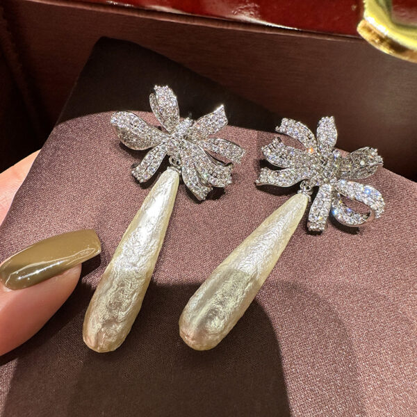 #77 The new retro long pearl bow diamond-encrusted earrings from Europe and America feature a noble, elegant and fashionable style. The ribbon earrings are exaggerated and personalized - Image 6
