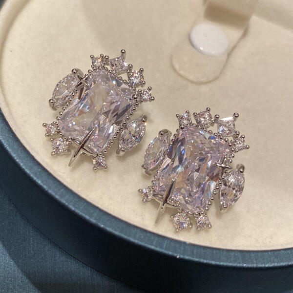 #76 New European and American creative design, simple and elegant, star-studded ear studs, popular silver needle, cold style, large gemstone star, high-end and personalized earrings - Image 6