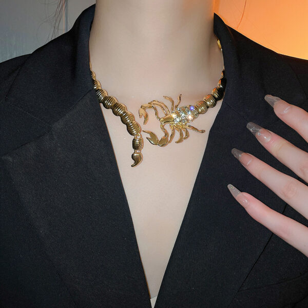 #2424 Vintage fashion high sense French open collar personality animal scorpion design collarbone chain choker niche European and American exaggerated Choker - Image 3