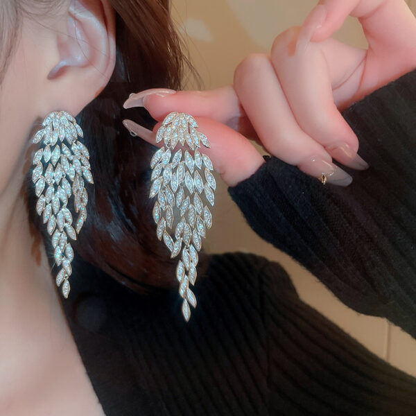 #3199 S925 Silver Needle European and American Heavy Industry Fashion Zircon Feather Leaf Geometric tassel Earrings Personalized Earrings - Image 4