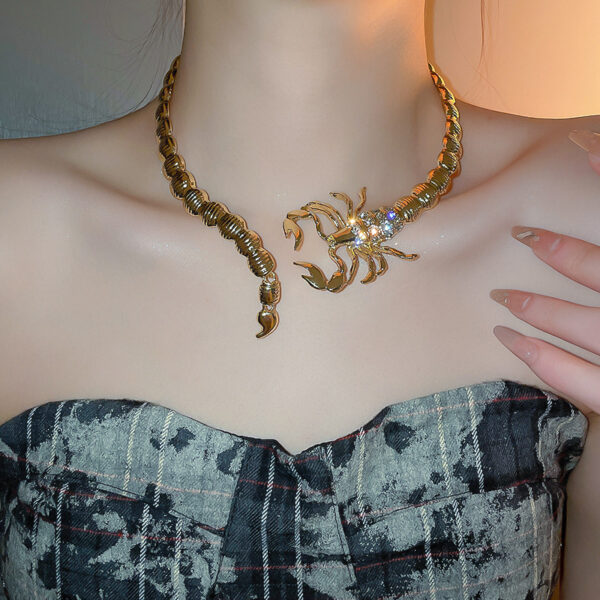 #2424 Vintage fashion high sense French open collar personality animal scorpion design collarbone chain choker niche European and American exaggerated Choker - Image 5