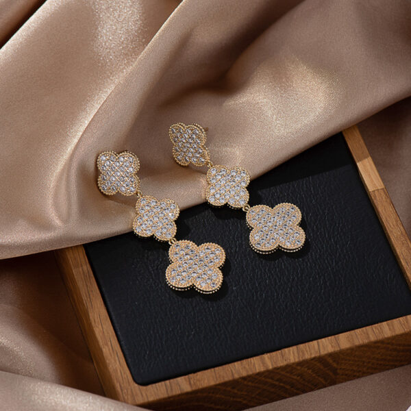 #80 The new zircon four-leaf flower earrings from Europe and America are set with personalized, high-end and fashionable stud earrings - Image 5
