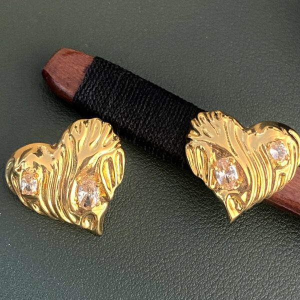 #2082 Vintage glass grape vine round ear clip earrings, niche, high-end, fashionable, exaggerated earrings for women  New brass antique style pounding pattern heart inlaid zircon asymmetrical earrings fashionable vintage earrings for women - Image 6