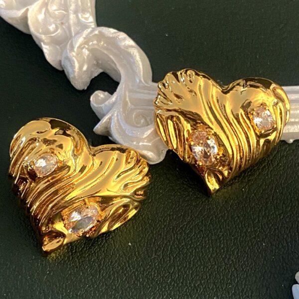 #2082 Vintage glass grape vine round ear clip earrings, niche, high-end, fashionable, exaggerated earrings for women  New brass antique style pounding pattern heart inlaid zircon asymmetrical earrings fashionable vintage earrings for women - Image 4