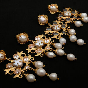 #2351 Fashionable Baroque natural pearl brass plated with 22K gold, court retro exaggerated ear clip, personalized niche earrings for women