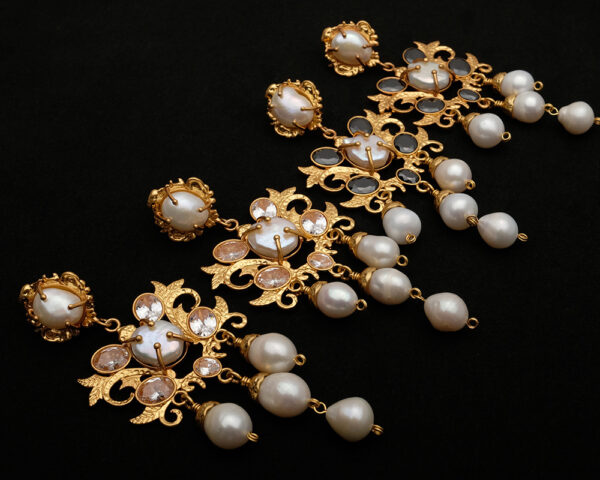#2351 Fashionable Baroque natural pearl brass plated with 22K gold, court retro exaggerated ear clip, personalized niche earrings for women
