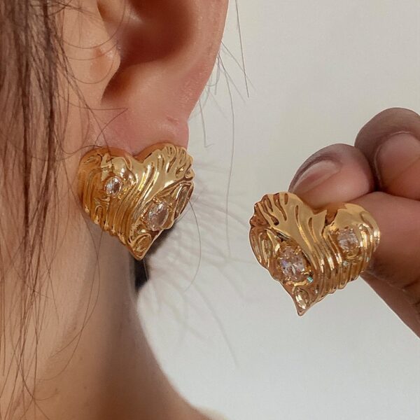 #2082 Vintage glass grape vine round ear clip earrings, niche, high-end, fashionable, exaggerated earrings for women  New brass antique style pounding pattern heart inlaid zircon asymmetrical earrings fashionable vintage earrings for women - Image 3