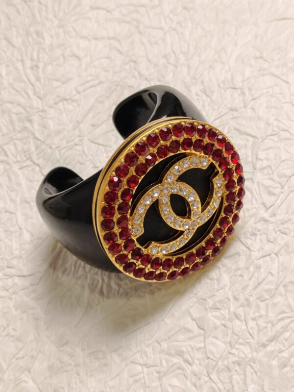 #118 Fashionable and high-end court-style bracelet, retro and versatile, with unique design