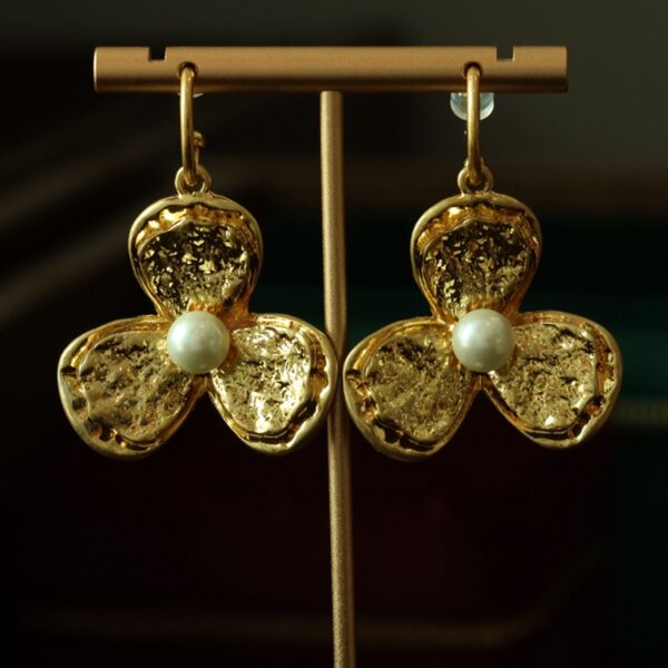 #148 Fashionable and high-end necklace, retro, exaggerated and individual design, court-style petal collar, earrings and necklace - Image 2