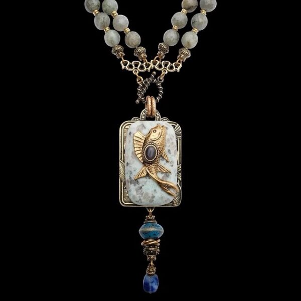#107 Fashionable and high-end court-style necklace, a retro, versatile and uniquely designed long necklace