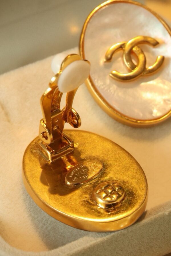 #113 Fashionable and high-end court-style earrings: Retro, versatile, and uniquely designed shell earrings - Image 3