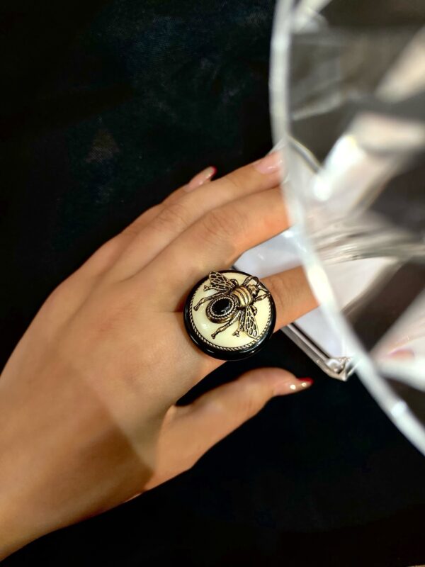 #106 Fashionable and high-end court-style ring, retro, versatile and uniquely designed Little Bee ring - Image 3