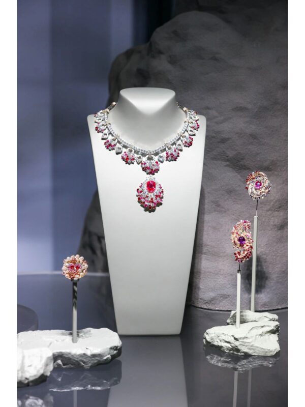#145 Fashionable and high-end banquet necklace, exaggerated and individual design, court-style necklace - Image 4