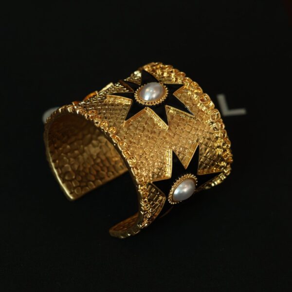 #147 Fashionable and high-end bracelet with retro, exaggerated and individualistic design, court-style bracelet - Image 2