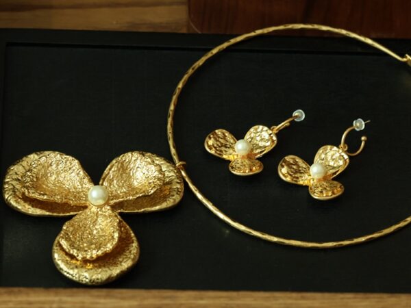 #148 Fashionable and high-end necklace, retro, exaggerated and individual design, court-style petal collar, earrings and necklace - Image 3