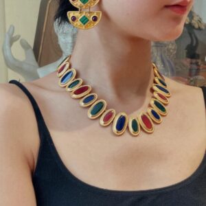 #115 Fashionable and high-end court-style necklace, a retro, versatile and personalized design necklace