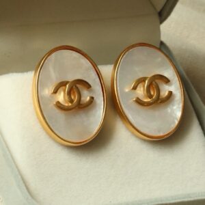 #113 Fashionable and high-end court-style earrings: Retro, versatile, and uniquely designed shell earrings