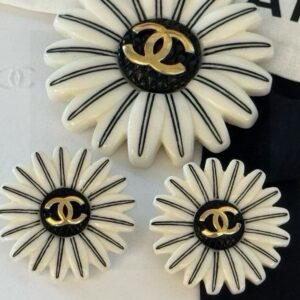 #116 Fashionable and high-end court-style earrings: Retro, versatile, and uniquely designed Daisy earrings