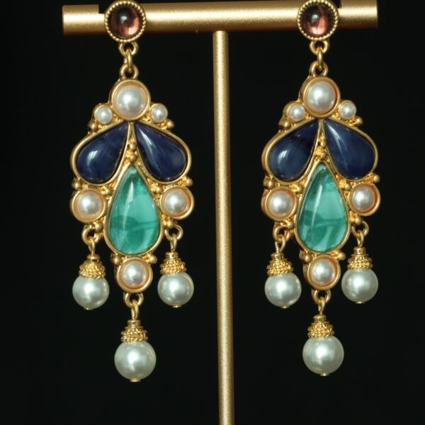 #105 Fashionable and high-end, versatile pearl tassel earrings, personalized designer retro earrings