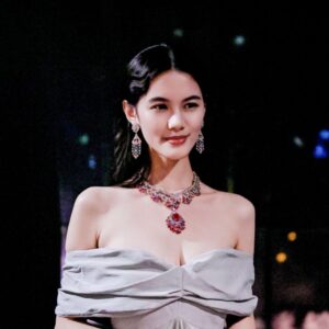 #145 Fashionable and high-end banquet necklace, exaggerated and individual design, court-style necklace